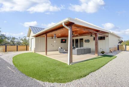 Stylish Fredericksburg Retreat at Arch Ray on the River - Fredericksburg, Texas