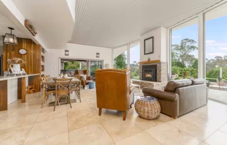 Armidale Country Retreat with Gardens and Rural Views - Armidale, Australia