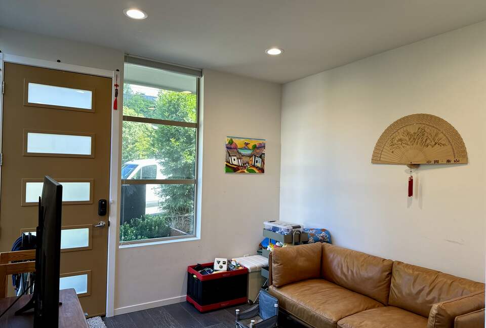 Family-Friendly Townhome Minutes from Alki Beach - Seattle, Washington