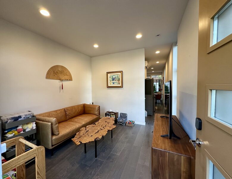 Family-Friendly Townhome Minutes from Alki Beach - Seattle, Washington