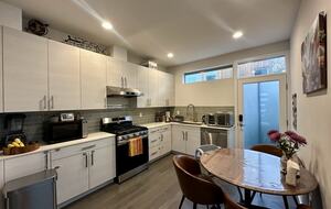 Family-Friendly Townhome Minutes from Alki Beach - Seattle, Washington