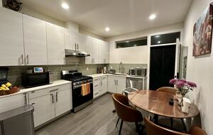 Family-Friendly Townhome Minutes from Alki Beach - Seattle, Washington
