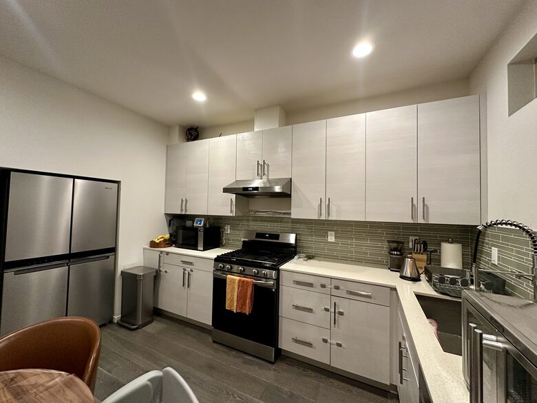 Family-Friendly Townhome Minutes from Alki Beach - Seattle, Washington