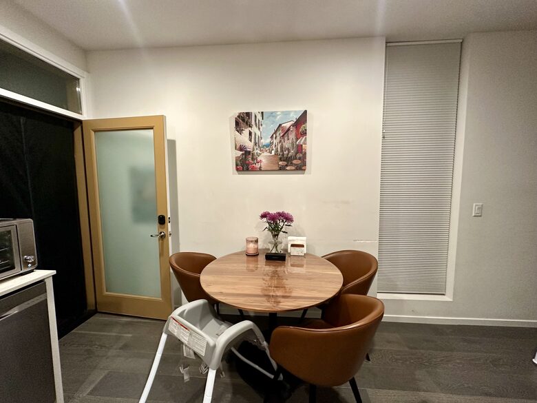 Family-Friendly Townhome Minutes from Alki Beach - Seattle, Washington