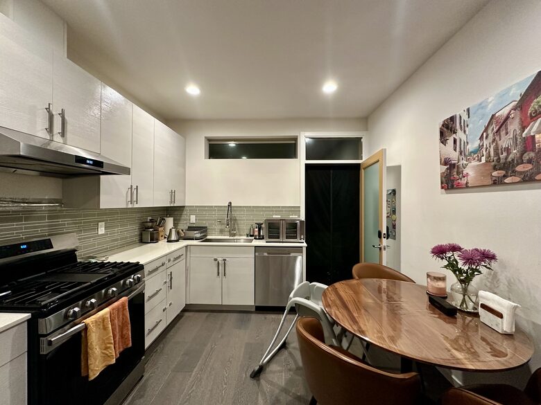 Family-Friendly Townhome Minutes from Alki Beach - Seattle, Washington