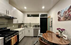 Family-Friendly Townhome Minutes from Alki Beach - Seattle, Washington