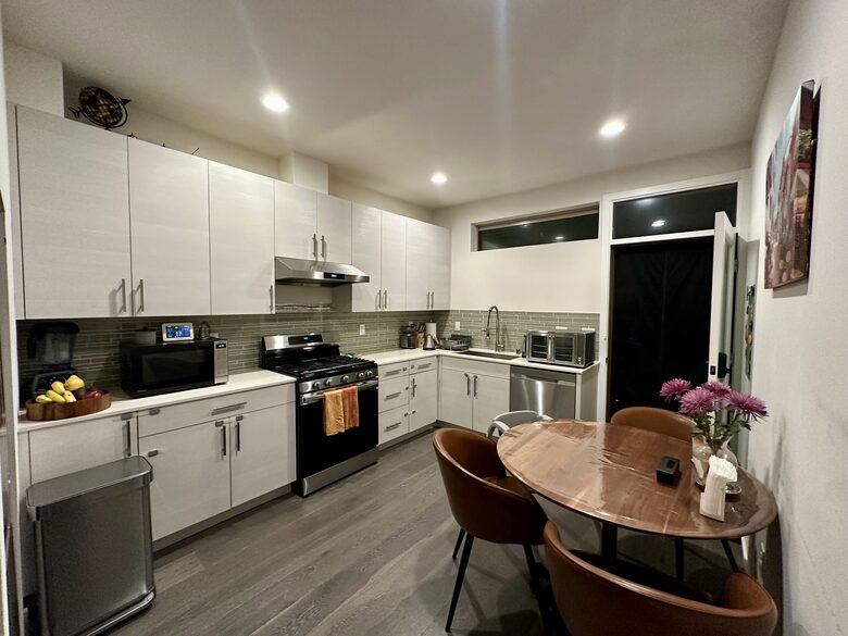 Family-Friendly Townhome Minutes from Alki Beach - Seattle, Washington