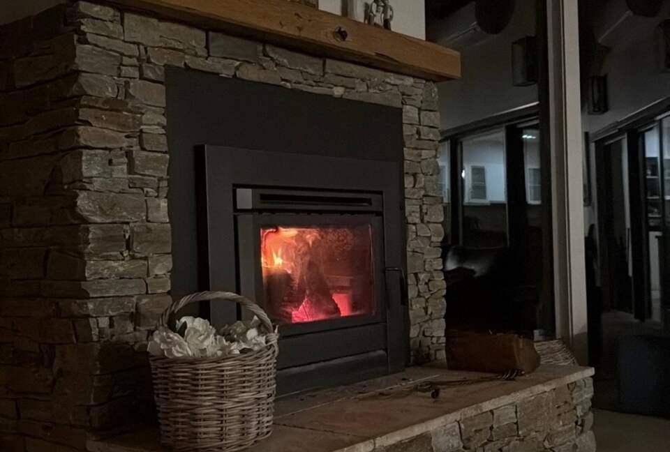 Armidale Country Retreat with Gardens and Rural Views - Armidale, Australia