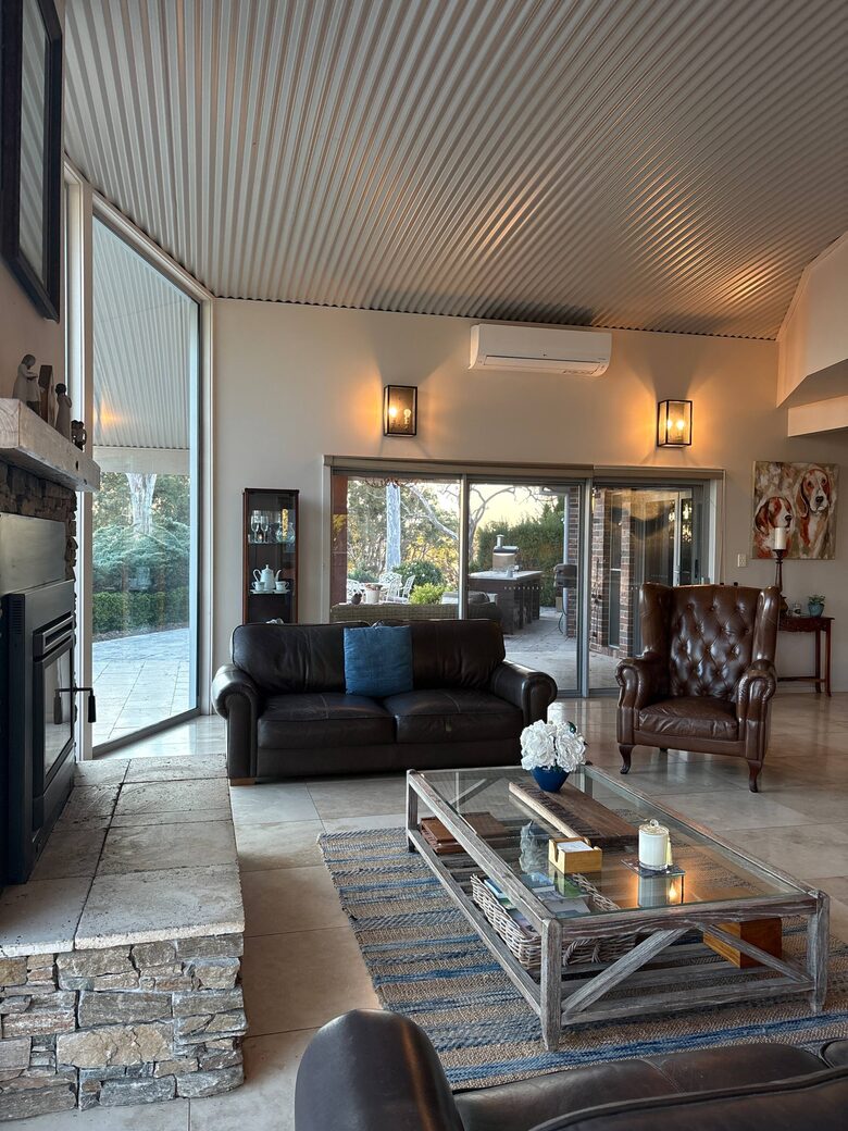 Armidale Country Retreat with Gardens and Rural Views - Armidale, Australia