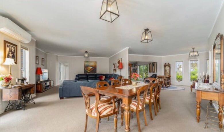 Armidale Country Retreat with Gardens and Rural Views - Armidale, Australia