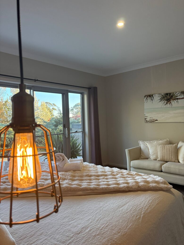 Armidale Country Retreat with Gardens and Rural Views - Armidale, Australia