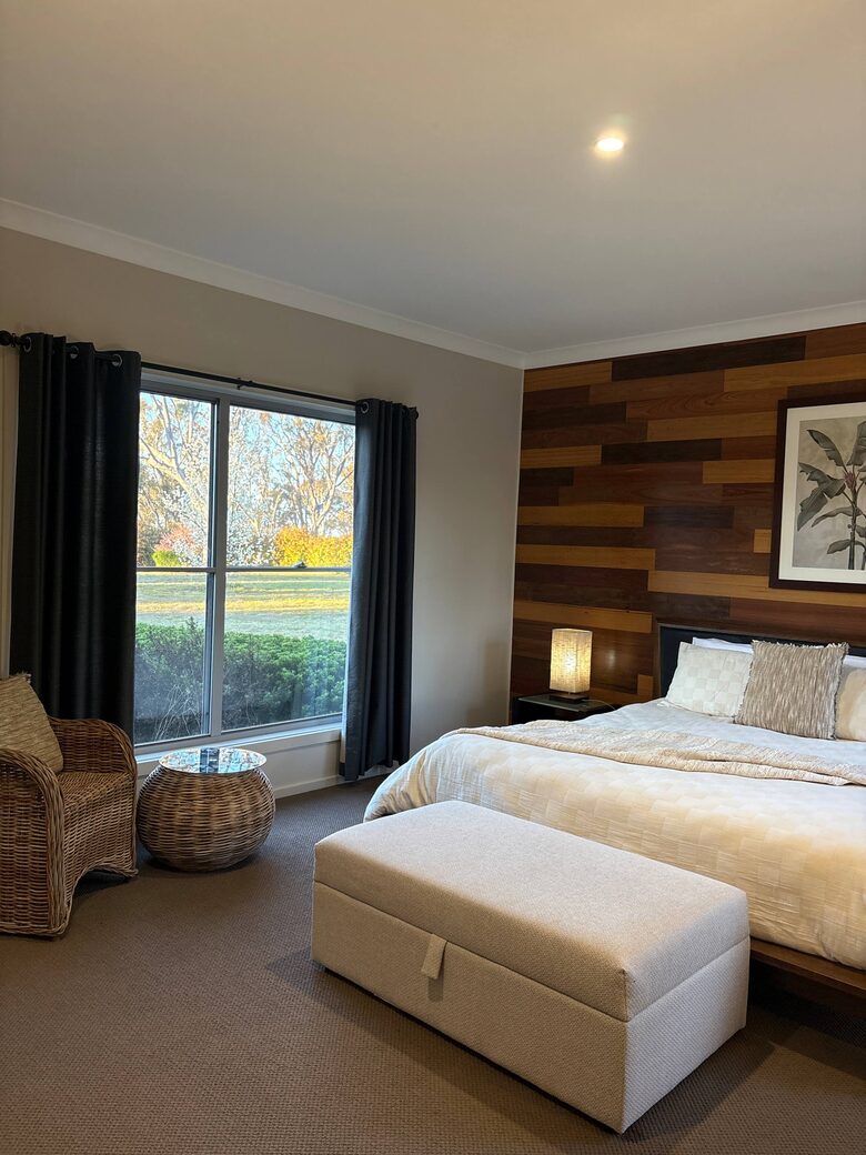 Armidale Country Retreat with Gardens and Rural Views - Armidale, Australia