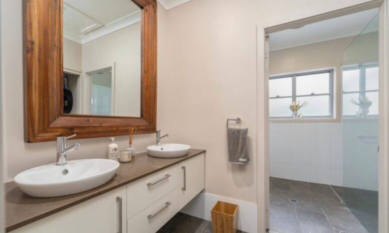 Armidale Country Retreat with Gardens and Rural Views - Armidale, Australia