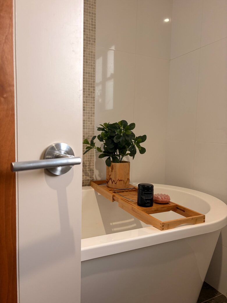 Armidale Country Retreat with Gardens and Rural Views - Armidale, Australia