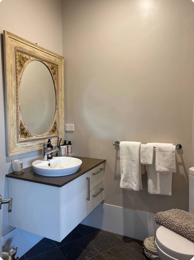 Armidale Country Retreat with Gardens and Rural Views - Armidale, Australia