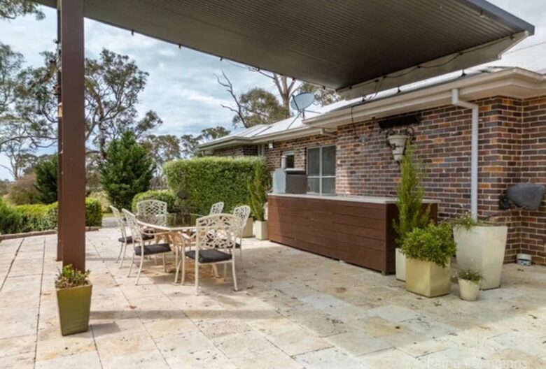 Armidale Country Retreat with Gardens and Rural Views - Armidale, Australia