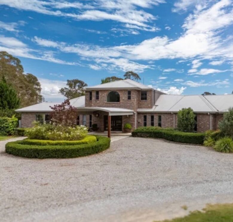 Armidale Country Retreat with Gardens and Rural Views - Armidale, Australia