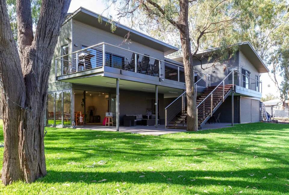 Murray River Escape with Private Jetty and Cliff Views - Brenda Park, Australia
