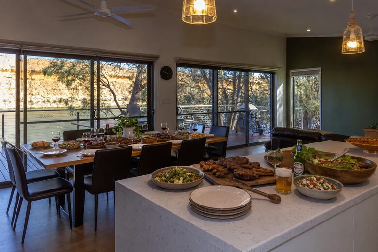 Murray River Escape with Private Jetty and Cliff Views - Brenda Park, Australia
