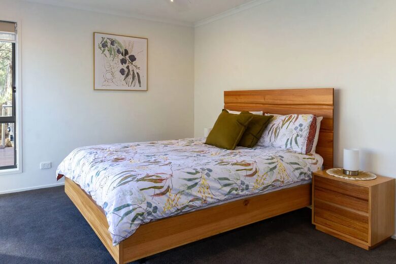 Murray River Escape with Private Jetty and Cliff Views - Brenda Park, Australia