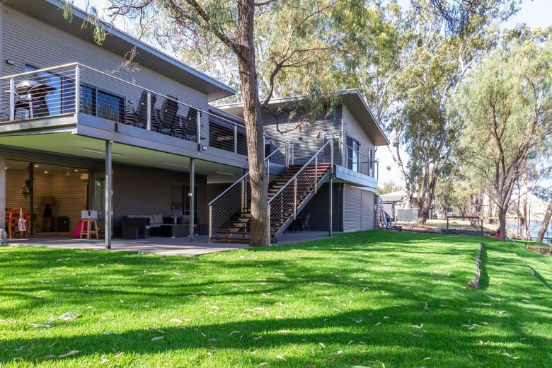 Murray River Escape with Private Jetty and Cliff Views - Brenda Park, Australia
