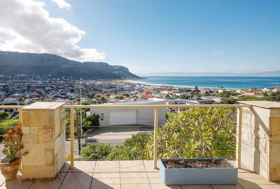 Fish Hoek Home with Panoramic False Bay Views - Fish Hoek, South Africa