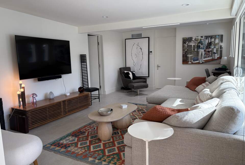 Mid-Century Modern Haven in Rancho Mirage - Rancho Mirage, California