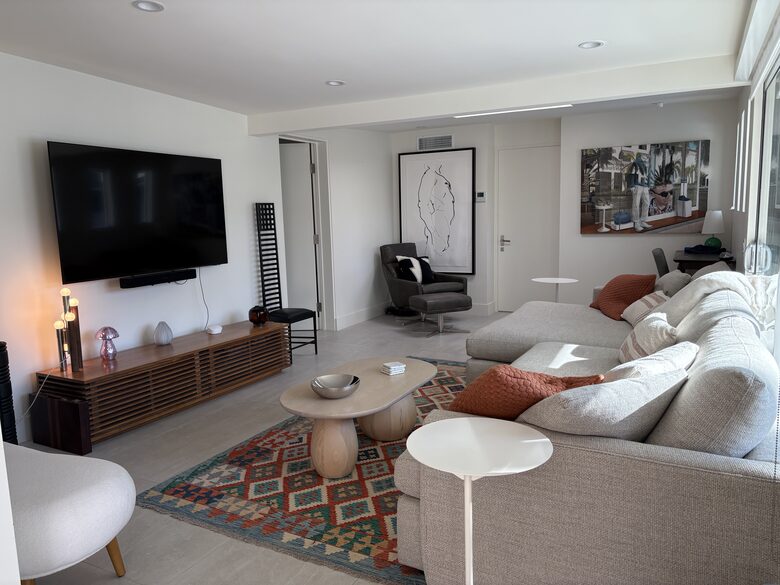 Mid-Century Modern Haven in Rancho Mirage - Rancho Mirage, California