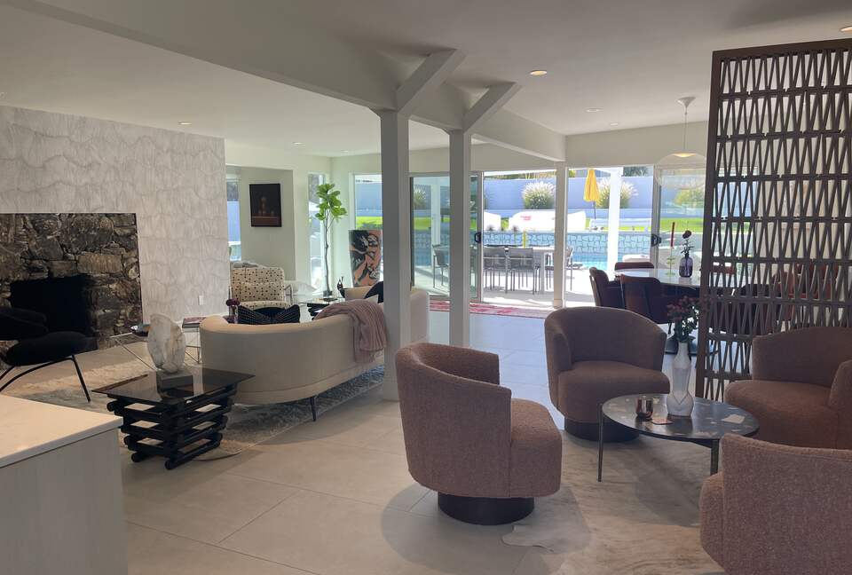 Mid-Century Modern Haven in Rancho Mirage - Rancho Mirage, California