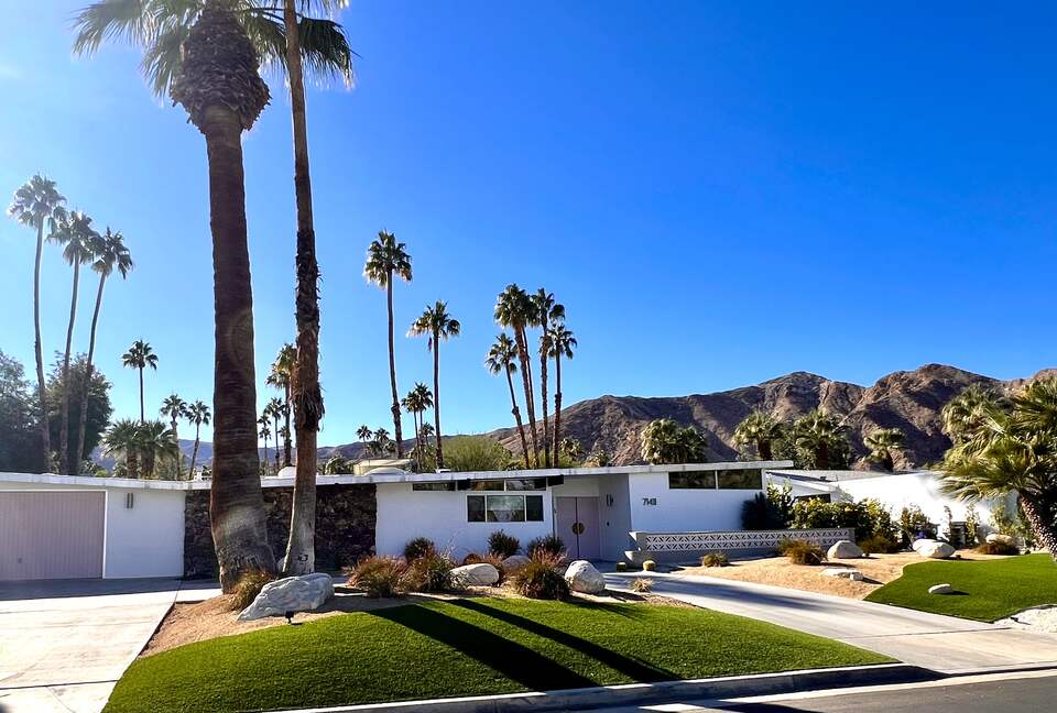 Mid-Century Modern Haven in Rancho Mirage - Rancho Mirage, California