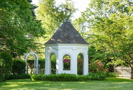 Manchester-by-the-Sea Historic Estate with Four-Acre Gardens - Manchester, Massachusetts