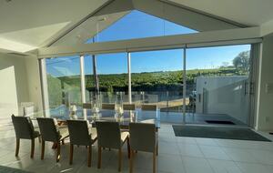 Contemporary White Sands Escape with Uninterrupted River Views - White Sands, Australia