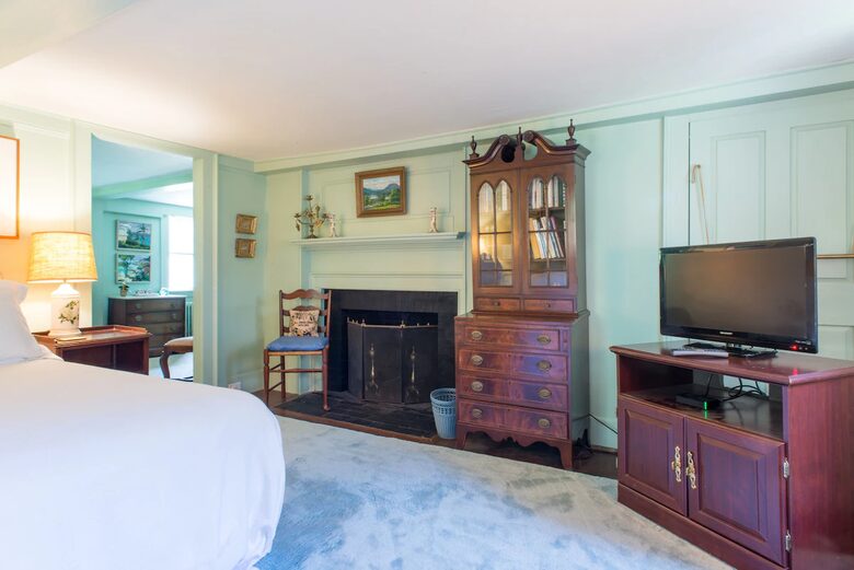 Manchester-by-the-Sea Historic Estate with Four-Acre Gardens - Manchester, Massachusetts