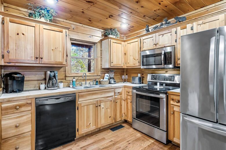 Private Mountain Cabin Between Gatlinburg & Pigeon Forge - Sevierville, Tennessee