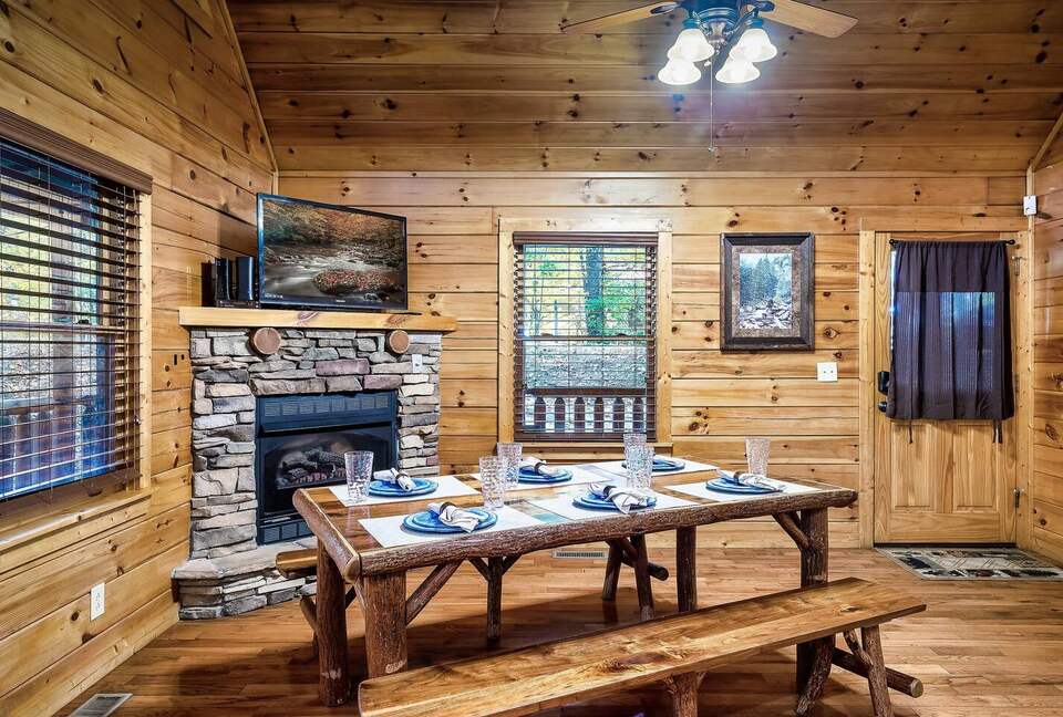 Private Mountain Cabin Between Gatlinburg & Pigeon Forge - Sevierville, Tennessee