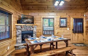 Private Mountain Cabin Between Gatlinburg & Pigeon Forge - Sevierville, Tennessee