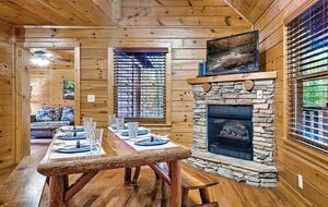 Private Mountain Cabin Between Gatlinburg & Pigeon Forge - Sevierville, Tennessee