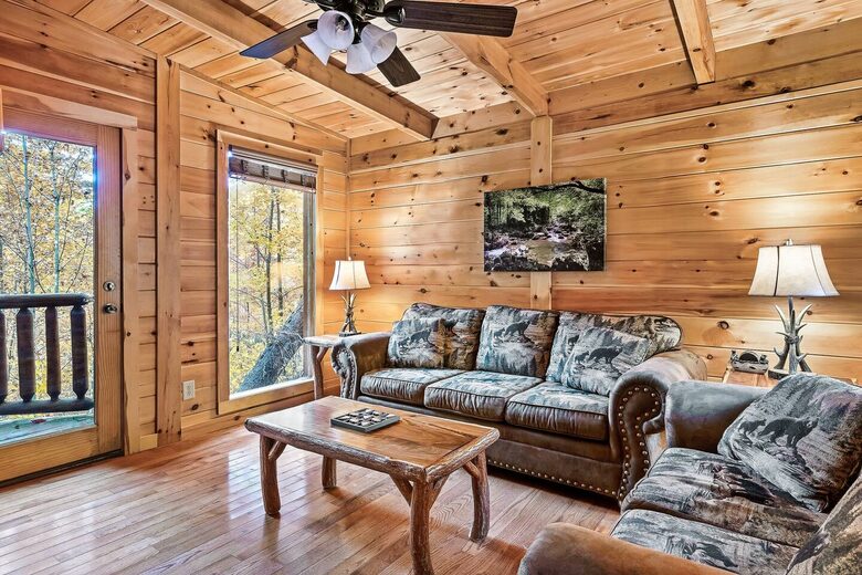Private Mountain Cabin Between Gatlinburg & Pigeon Forge - Sevierville, Tennessee