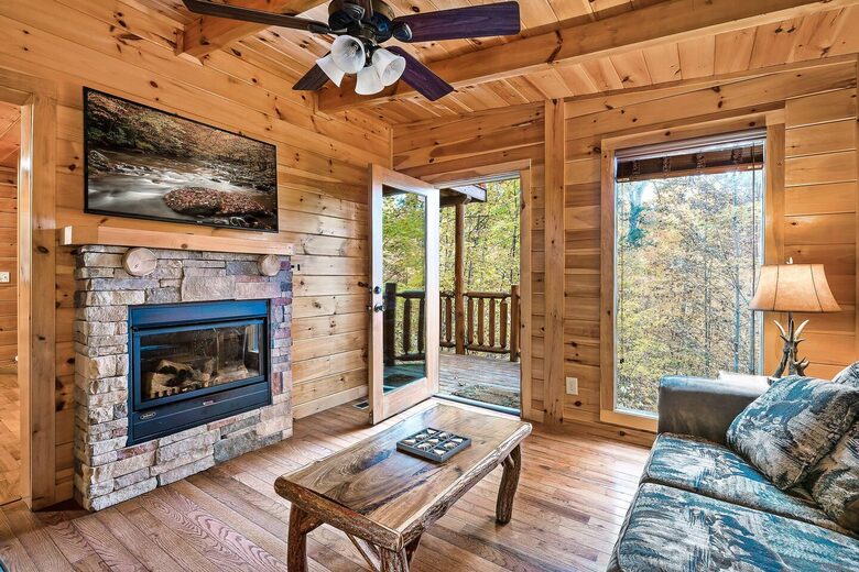 Private Mountain Cabin Between Gatlinburg & Pigeon Forge - Sevierville, Tennessee