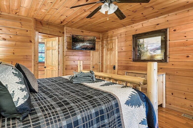 Private Mountain Cabin Between Gatlinburg & Pigeon Forge - Sevierville, Tennessee