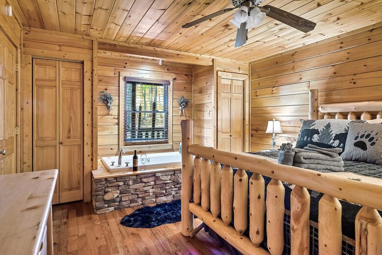 Private Mountain Cabin Between Gatlinburg & Pigeon Forge - Sevierville, Tennessee