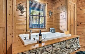 Private Mountain Cabin Between Gatlinburg & Pigeon Forge - Sevierville, Tennessee