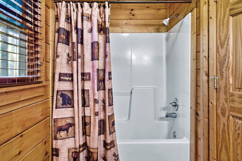 Private Mountain Cabin Between Gatlinburg & Pigeon Forge - Sevierville, Tennessee