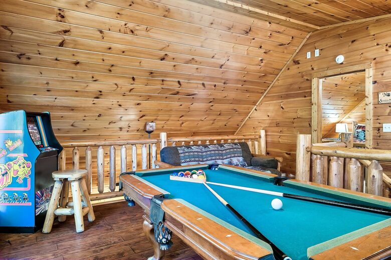Private Mountain Cabin Between Gatlinburg & Pigeon Forge - Sevierville, Tennessee