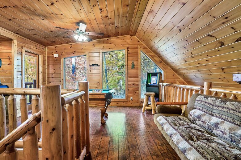 Private Mountain Cabin Between Gatlinburg & Pigeon Forge - Sevierville, Tennessee