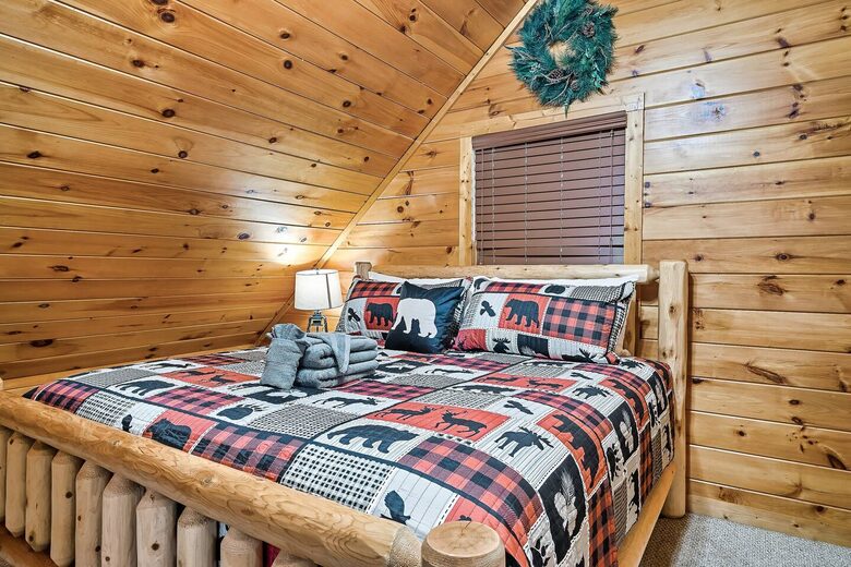 Private Mountain Cabin Between Gatlinburg & Pigeon Forge - Sevierville, Tennessee