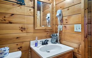 Private Mountain Cabin Between Gatlinburg & Pigeon Forge - Sevierville, Tennessee