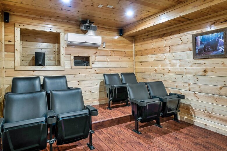 Private Mountain Cabin Between Gatlinburg & Pigeon Forge - Sevierville, Tennessee
