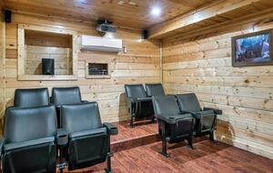 Private Mountain Cabin Between Gatlinburg & Pigeon Forge - Sevierville, Tennessee