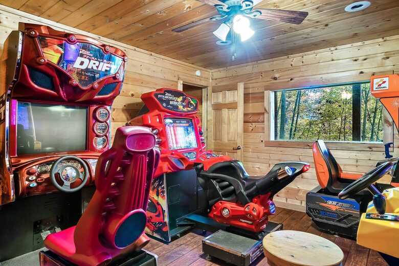 Private Mountain Cabin Between Gatlinburg & Pigeon Forge - Sevierville, Tennessee